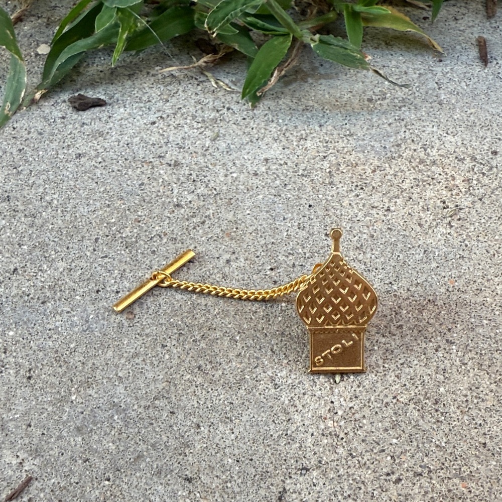Vintage Gold Stoli Onion Dome Lapel Pin